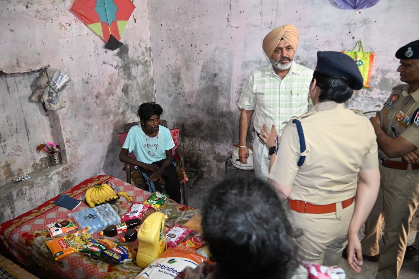 ਨਸ਼ਿਆਂ ਦੇ ਹਨੇਰੇ ‘ਚ ਰੋਸ਼ਨੀ ਬਣੇ ਐਸ.ਐਸ.ਪੀ ਡਾ. ਦਰਪਣ ਆਹਲੂਵਾਲੀਆ, ਮਨੁੱਖਤਾ ਦੀ ਮਿਸਾਲ ਕਾਇਮ